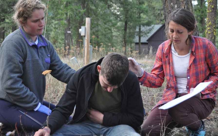 earn wilderness first aid certificate on gap year course